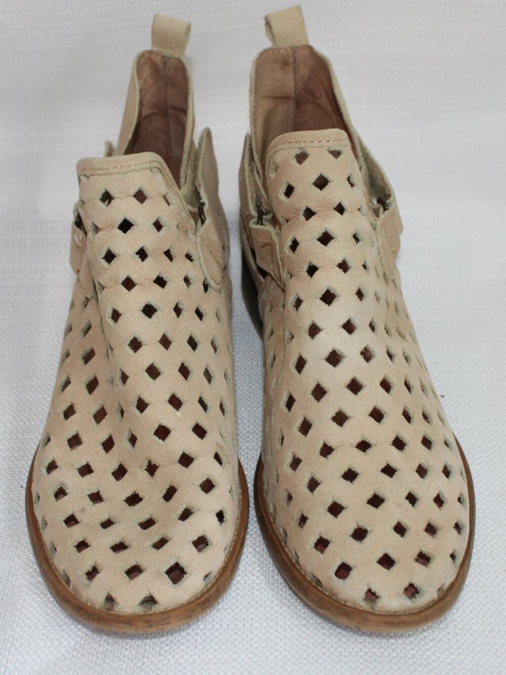 Anthropologie Musee & Cloud Tan Perforated Cut Out Suede Booties, Women's Size 9